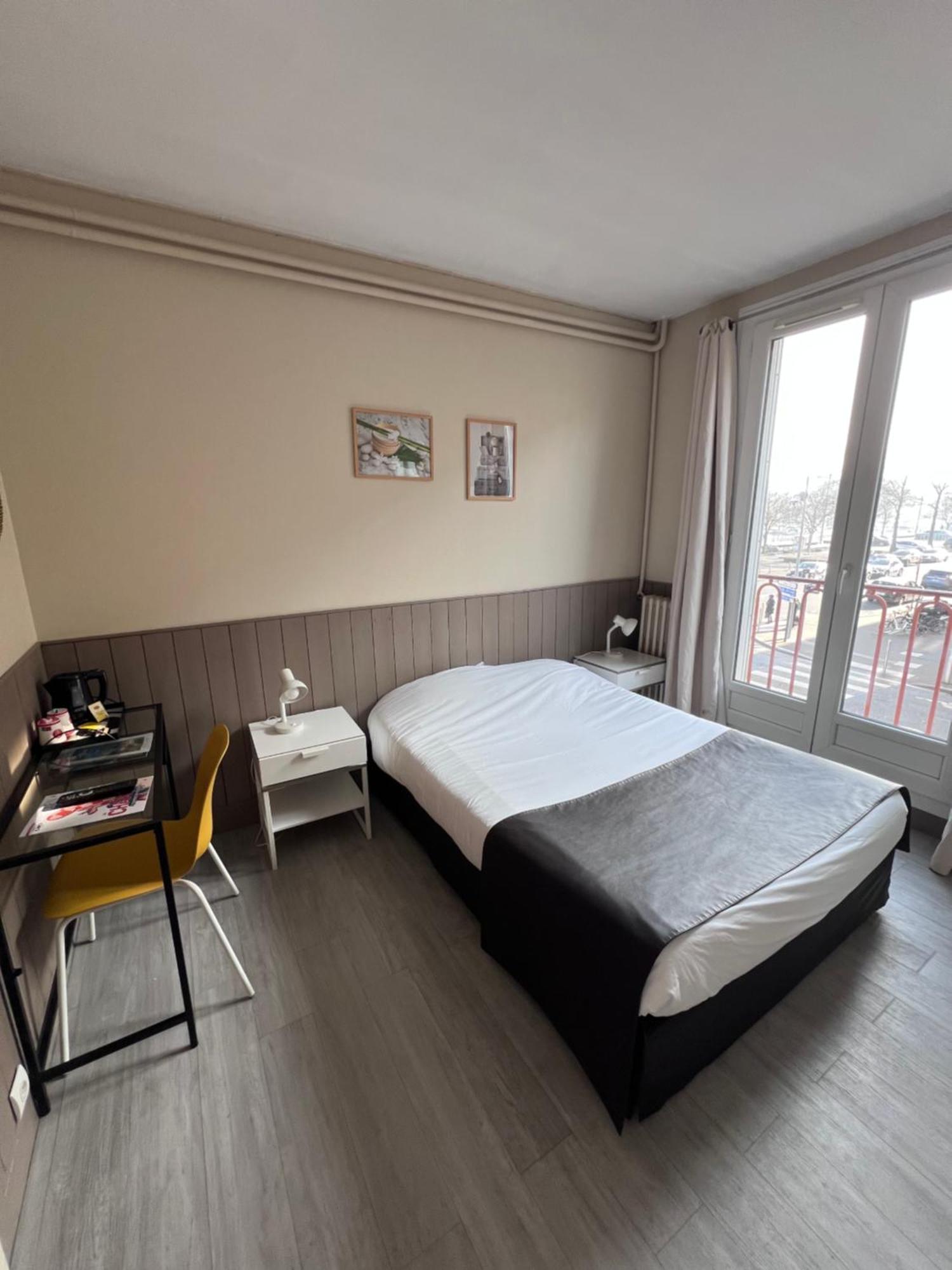 Hotel De L'Univers Caen Exteriör bild