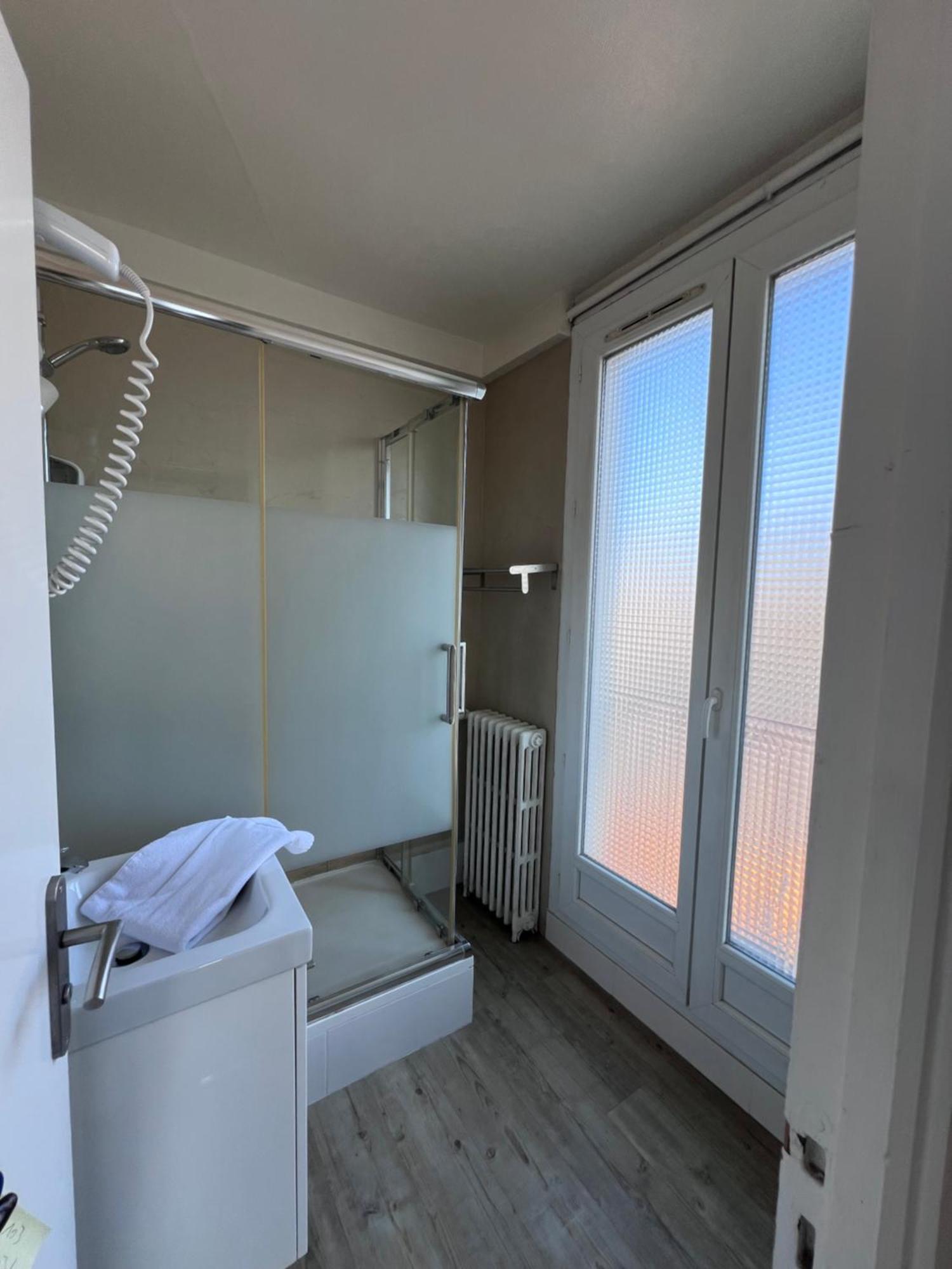 Hotel De L'Univers Caen Exteriör bild