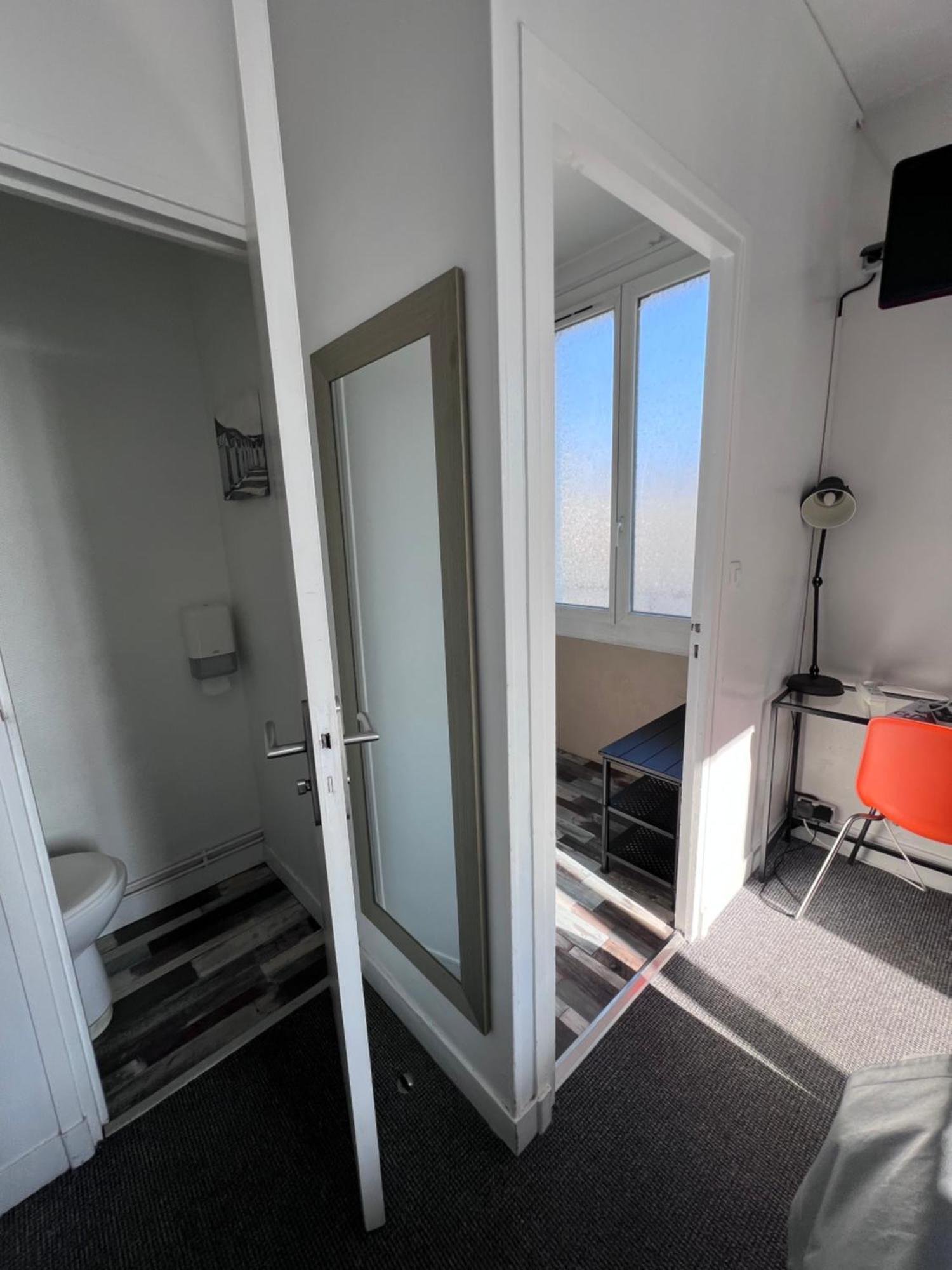 Hotel De L'Univers Caen Exteriör bild